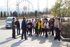 商洛市城投公司開展“慶三八”登山比賽活動